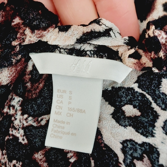 H&M Leopard Print 3/4 Sleeve V-Neck Blouse P589 - Picture 6 of 9